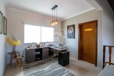 Casa - Sobrado com 3 quartos (sendo 3 suite(s)) a 200,00 metros praia.