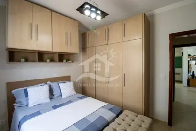 Casa - Sobrado com 3 quartos (sendo 3 suite(s)) a 200,00 metros praia.