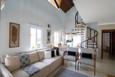 Casa - Sobrado com 3 quartos (sendo 3 suite(s)) a 200,00 metros praia.