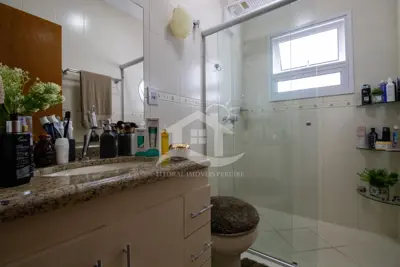 Casa - Sobrado com 3 quartos (sendo 3 suite(s)) a 200,00 metros praia.