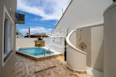 Casa - Sobrado com 3 quartos (sendo 3 suite(s)) a 200,00 metros praia.
