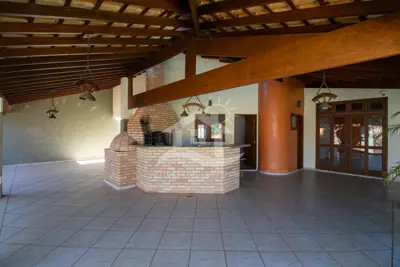 Casa - Sobrado Parte Superior com 5 dormitórios (sendo 5 suite(s)) a 800,00 metros praia.
