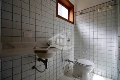Casa - Sobrado Parte Superior com 5 dormitórios (sendo 5 suite(s)) a 800,00 metros praia.