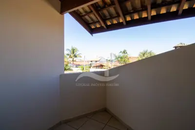 Casa - Sobrado Parte Superior com 5 dormitórios (sendo 5 suite(s)) a 800,00 metros praia.