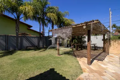 Casa - Sobrado Parte Superior com 5 dormitórios (sendo 5 suite(s)) a 800,00 metros praia.