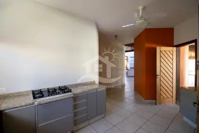 Casa - Sobrado Parte Superior com 5 dormitórios (sendo 5 suite(s)) a 800,00 metros praia.