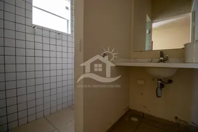 Casa - Sobrado Parte Superior com 5 dormitórios (sendo 5 suite(s)) a 800,00 metros praia.