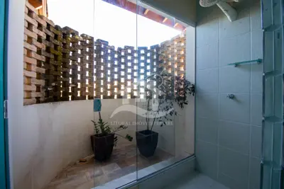 Casa - Sobrado Parte Superior com 5 dormitórios (sendo 5 suite(s)) a 800,00 metros praia.