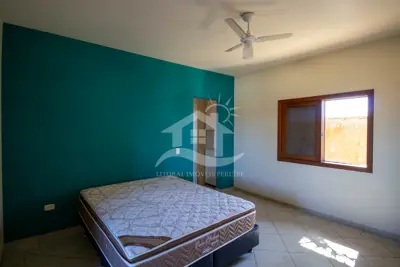 Casa - Sobrado Parte Superior com 5 dormitórios (sendo 5 suite(s)) a 800,00 metros praia.