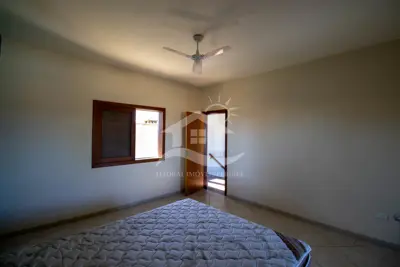 Casa - Sobrado Parte Superior com 5 dormitórios (sendo 5 suite(s)) a 800,00 metros praia.