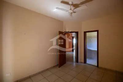 Casa - Sobrado Parte Superior com 5 dormitórios (sendo 5 suite(s)) a 800,00 metros praia.