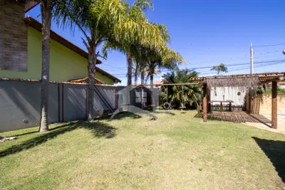 Casa - Sobrado Parte Superior com 5 dormitórios (sendo 5 suite(s)) a 800,00 metros praia.