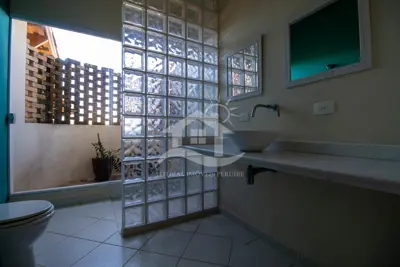 Casa - Sobrado Parte Superior com 5 dormitórios (sendo 5 suite(s)) a 800,00 metros praia.