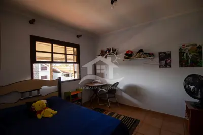 Casa - Sobrado com 4 dormitórios (sendo 2 suite(s)) a 600,00 metros praia.