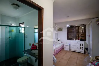 Casa - Sobrado com 4 dormitórios (sendo 2 suite(s)) a 600,00 metros praia.