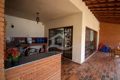 Casa - Sobrado com 4 dormitórios (sendo 2 suite(s)) a 600,00 metros praia.