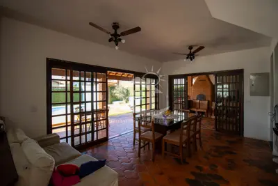 Casa - Sobrado com 4 dormitórios (sendo 2 suite(s)) a 600,00 metros praia.