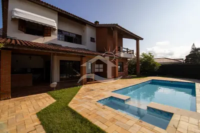 Casa - Sobrado com 4 dormitórios (sendo 2 suite(s)) a 600,00 metros praia.