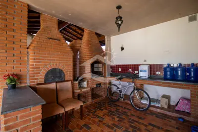 Casa - Sobrado com 4 dormitórios (sendo 2 suite(s)) a 600,00 metros praia.