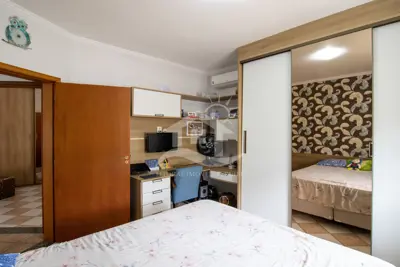 Casa - Térrea com piscina com 3 dormitórios (sendo 1 suite(s)) a 200,00 metros praia.