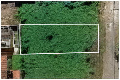 Terreno - Amplo com  quartos  a 900,00 metros praia.