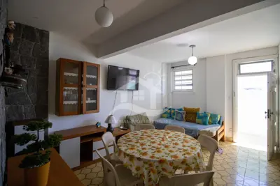 Apartamento - Amplo com 2 dormitórios  a 0,00 metros praia.
