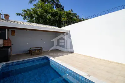 Casa - Térrea com piscina com 2 dormitórios (sendo 1 suite(s)) a 3,00 metros praia.