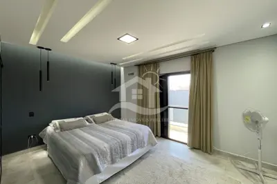 Casa - Assobradada com 4 dormitórios (sendo 3 suite(s)) a 700,00 metros praia.