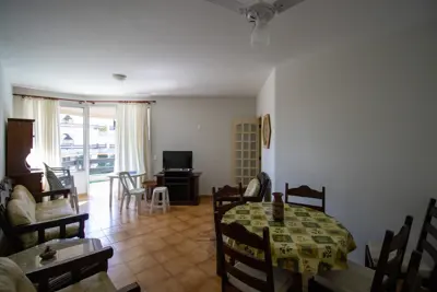 Apartamento - Amplo com 3 dormitórios (sendo 1 suite(s)) a 250,00 metros praia.