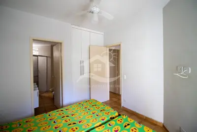 Apartamento - Amplo com 3 dormitórios (sendo 1 suite(s)) a 250,00 metros praia.