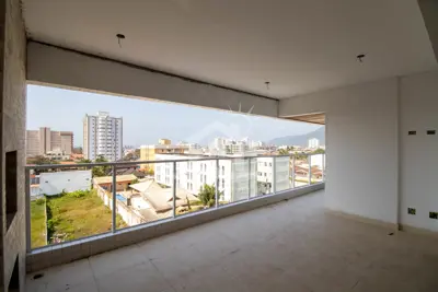 Apartamento - Amplo com 3 dormitórios (sendo 2 suite(s)) a 750,00 metros praia.