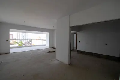 Apartamento - Amplo com 3 dormitórios (sendo 2 suite(s)) a 750,00 metros praia.