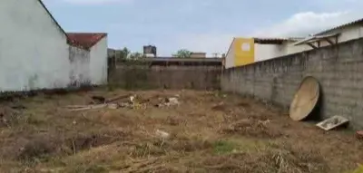 Terreno - Limpo com  quartos  a 1000,00 metros praia.