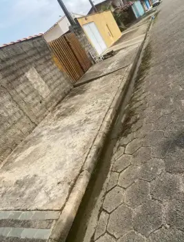 Terreno - Limpo com  quartos  a 1000,00 metros praia.