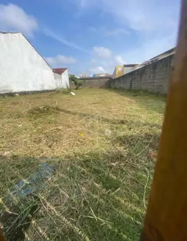 Terreno - Limpo com  quartos  a 1000,00 metros praia.
