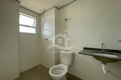 Apartamento - Amplo com 2 dormitórios (sendo 1 suite(s)) a 1100,00 metros praia.