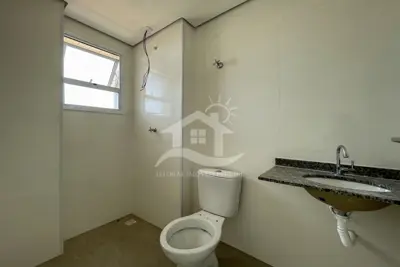 Apartamento - Amplo com 2 dormitórios (sendo 1 suite(s)) a 1100,00 metros praia.