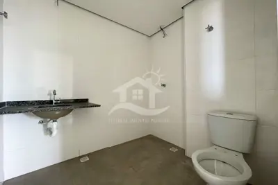 Apartamento - Amplo com 2 dormitórios (sendo 1 suite(s)) a 1100,00 metros praia.