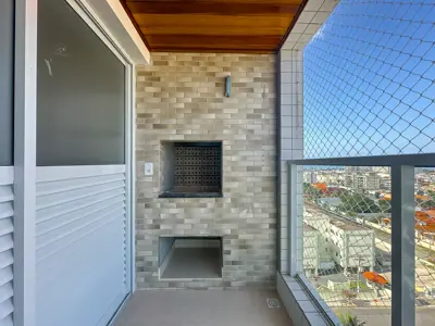Apartamento - Amplo com 2 quartos (sendo 1 suite(s)) a 750,00 metros praia.