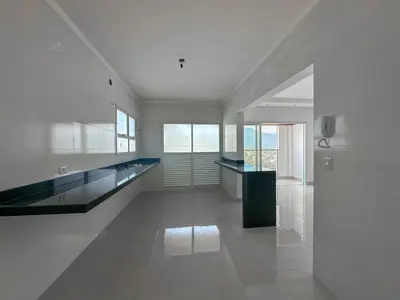 Apartamento - Amplo com 2 quartos (sendo 1 suite(s)) a 750,00 metros praia.