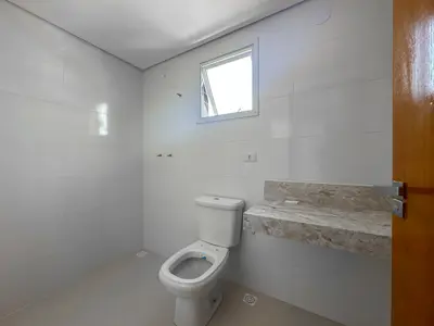 Apartamento - Amplo com 2 quartos (sendo 1 suite(s)) a 750,00 metros praia.