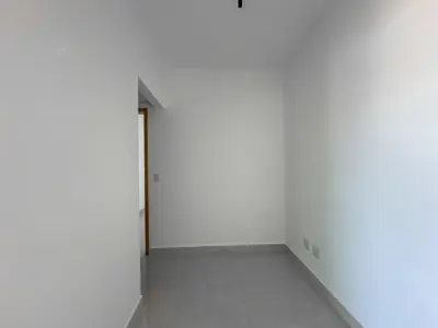 Apartamento - Amplo com 2 quartos (sendo 1 suite(s)) a 750,00 metros praia.