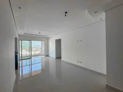 Apartamento - Amplo com 2 quartos (sendo 1 suite(s)) a 750,00 metros praia.