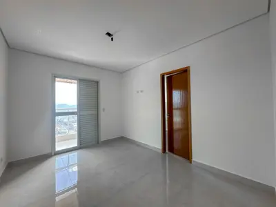 Apartamento - Cobertura com 2 quartos (sendo 1 suite(s)) a 750,00 metros praia.