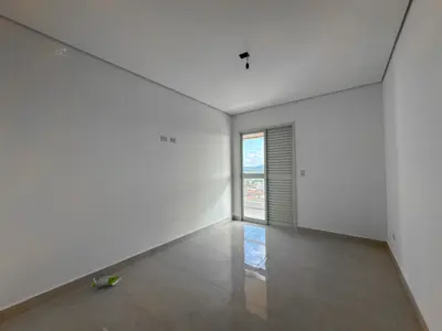 Apartamento - Cobertura com 2 quartos (sendo 1 suite(s)) a 750,00 metros praia.