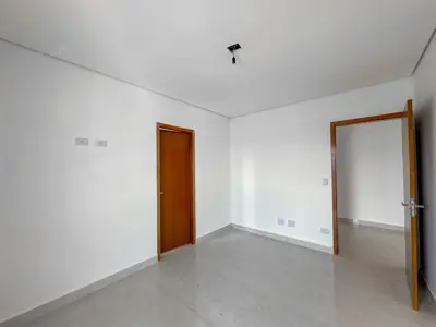 Apartamento - Cobertura com 2 quartos (sendo 1 suite(s)) a 750,00 metros praia.