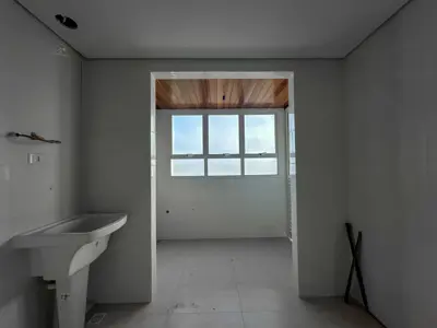 Apartamento - Cobertura com 2 quartos (sendo 1 suite(s)) a 750,00 metros praia.
