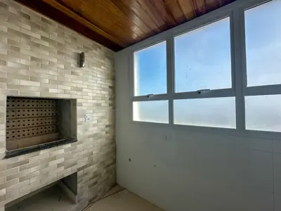 Apartamento - Cobertura com 2 quartos (sendo 1 suite(s)) a 750,00 metros praia.