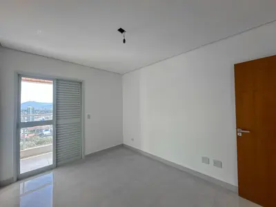 Apartamento - Cobertura com 2 quartos (sendo 1 suite(s)) a 750,00 metros praia.