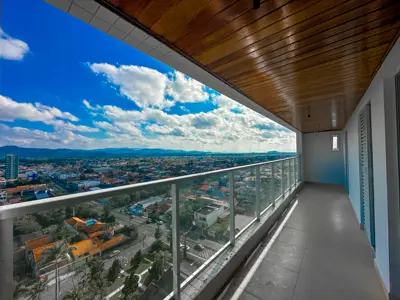 Apartamento - Cobertura com 2 quartos (sendo 1 suite(s)) a 750,00 metros praia.